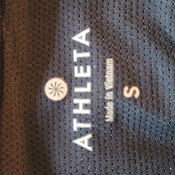 ❌️SOLD❌️ Athleta Cobra Dot Invigorate 2 in 1 Tank - Picture 10 of 10